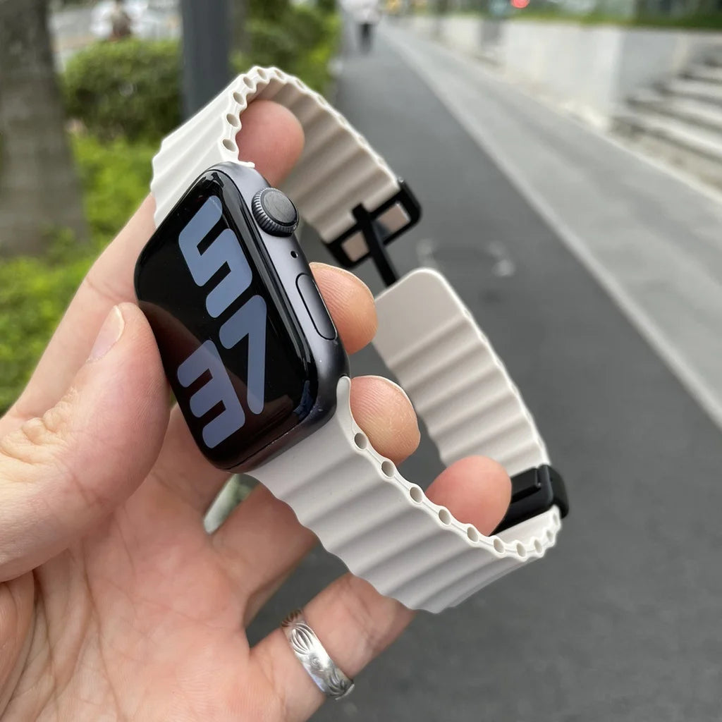 Magnetic Buckle Strap For Apple Watch Band Ultra 2 49mm 45mm 44mm 40mm 41mm 38 42mm Silicone Bracelet iWatch Series 7 6 3 se 8 9